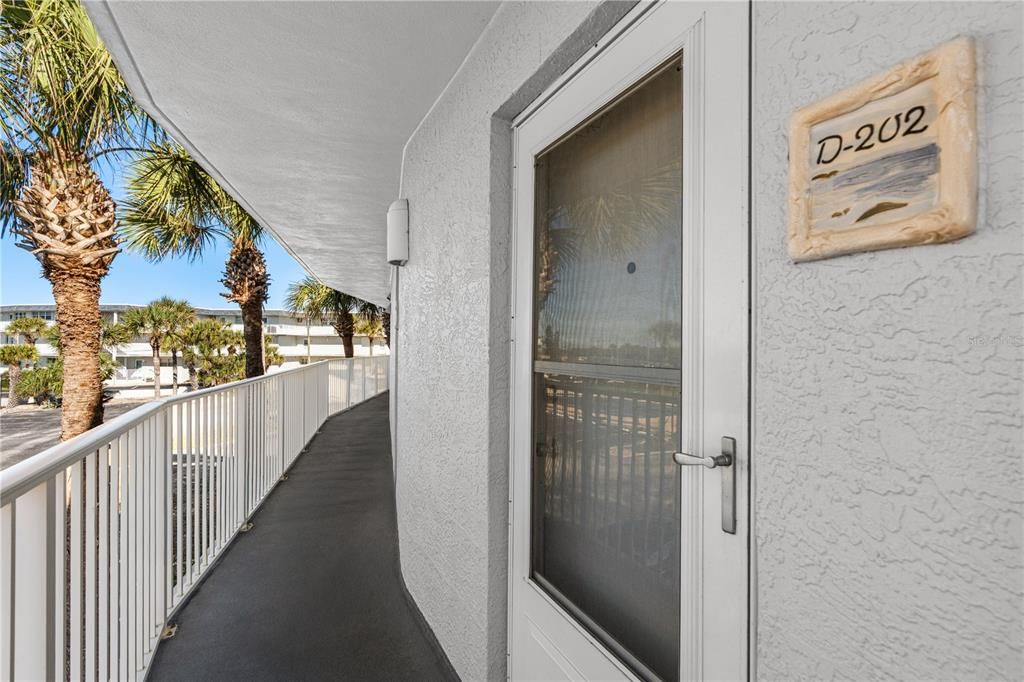 На продажу: $550,000 (2 спален, 2 ванн, 995 Квадратных фут)