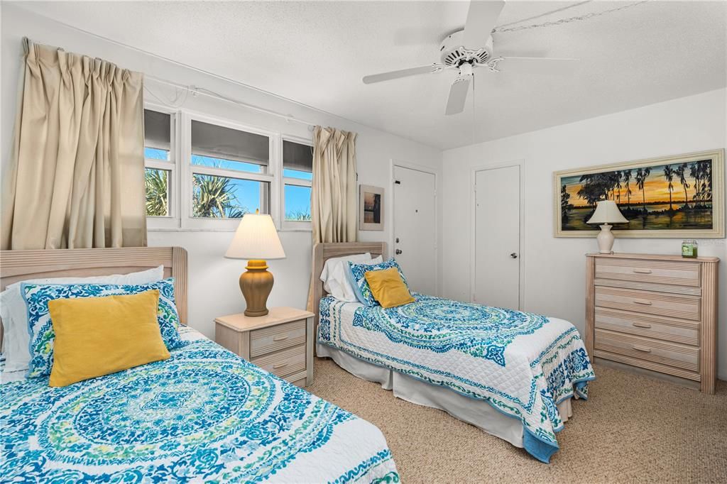 На продажу: $550,000 (2 спален, 2 ванн, 995 Квадратных фут)