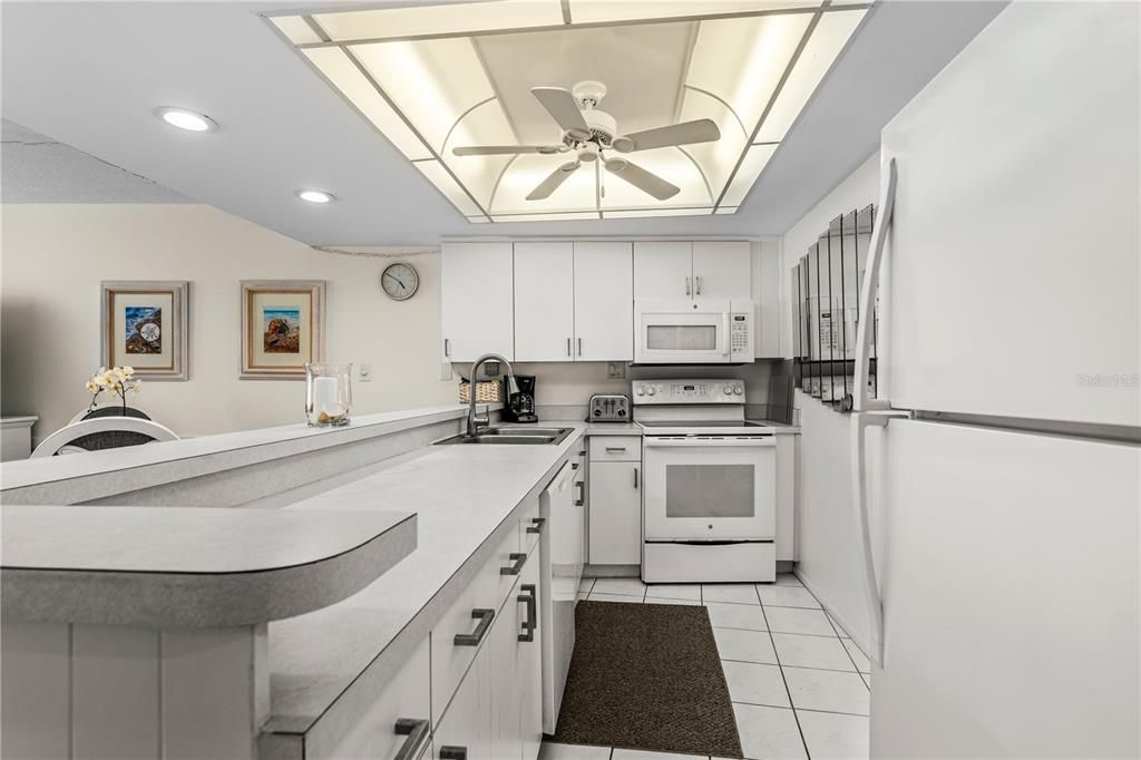 На продажу: $550,000 (2 спален, 2 ванн, 995 Квадратных фут)