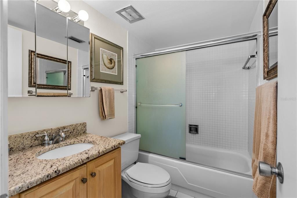 На продажу: $550,000 (2 спален, 2 ванн, 995 Квадратных фут)