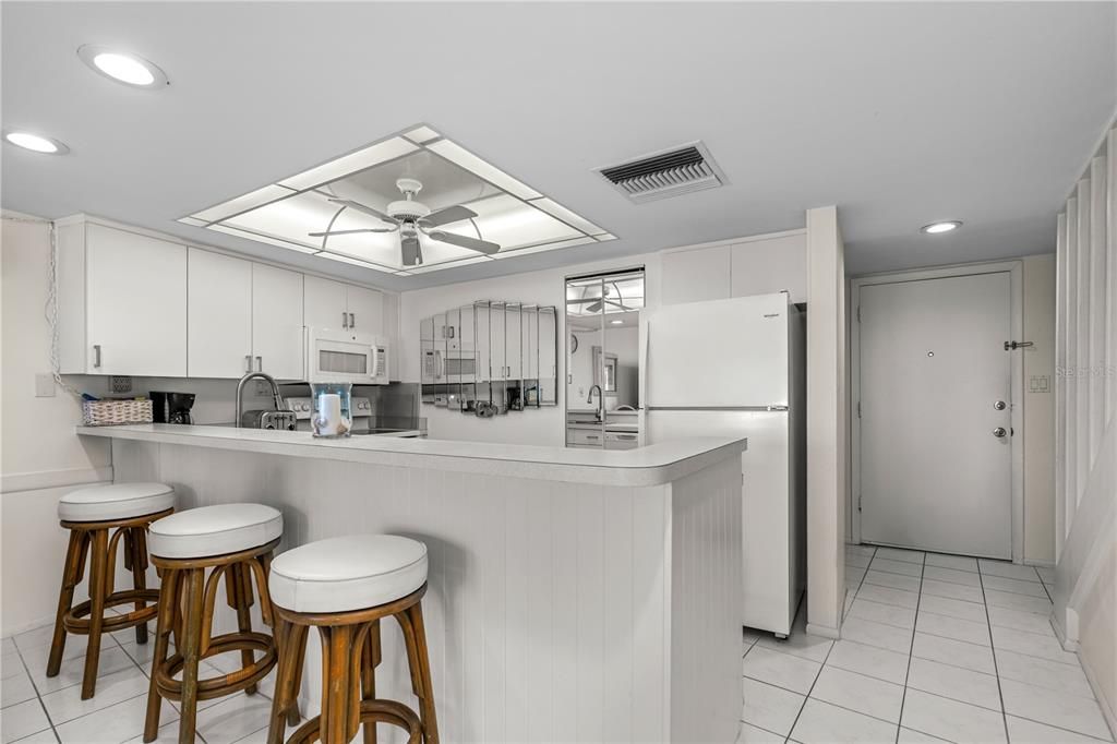 На продажу: $550,000 (2 спален, 2 ванн, 995 Квадратных фут)