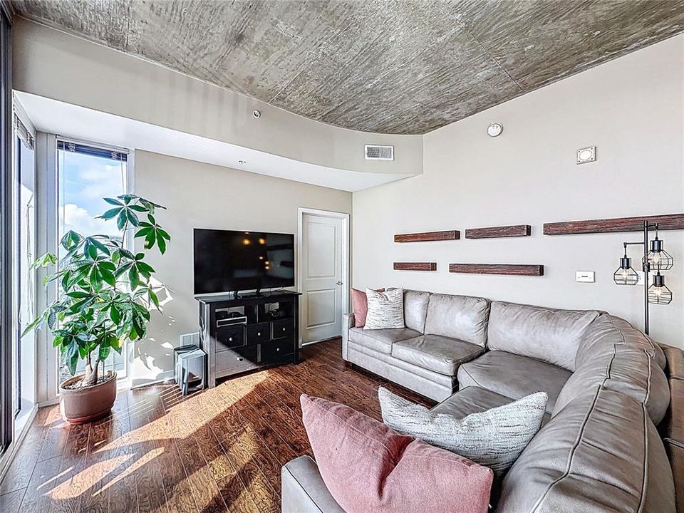 待售: $399,000 (2 贝兹, 2 浴室, 1261 平方英尺)