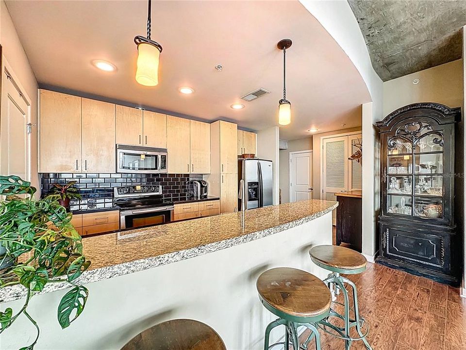 待售: $399,000 (2 贝兹, 2 浴室, 1261 平方英尺)