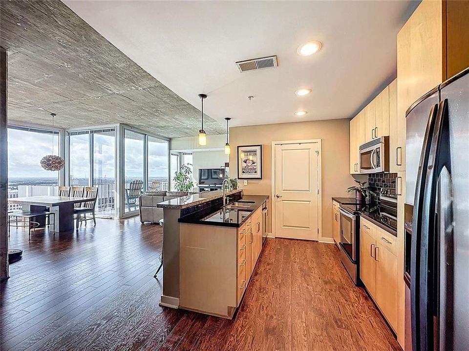 待售: $399,000 (2 贝兹, 2 浴室, 1261 平方英尺)