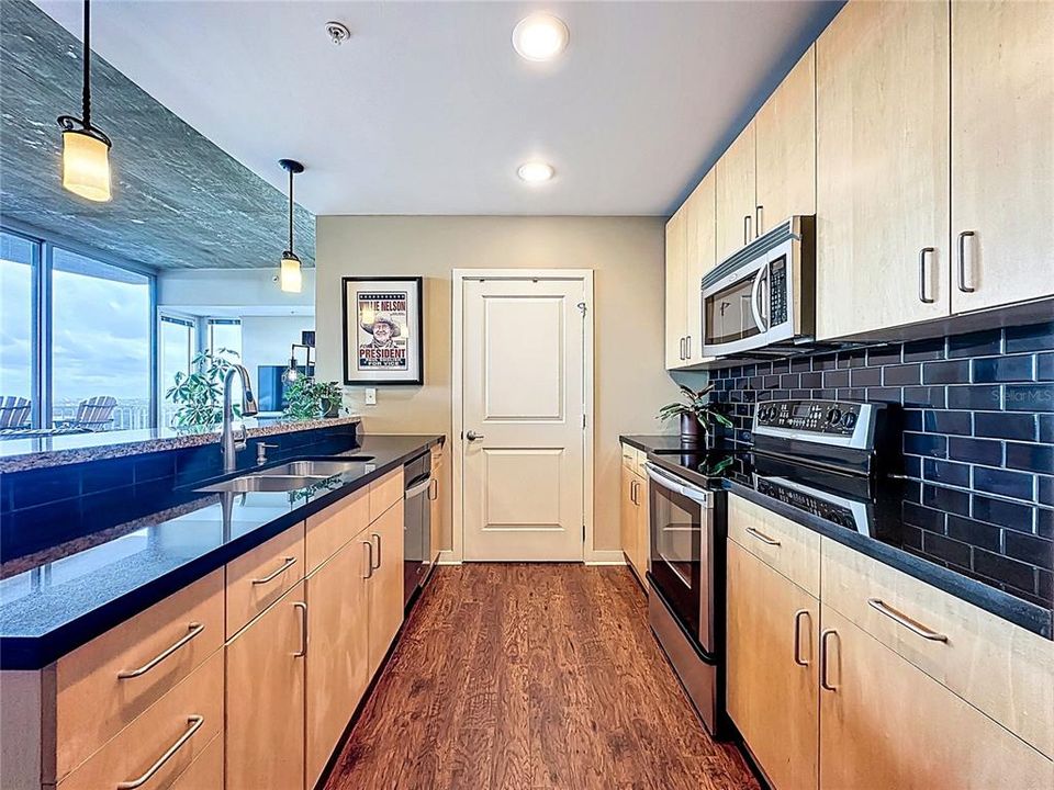 待售: $399,000 (2 贝兹, 2 浴室, 1261 平方英尺)