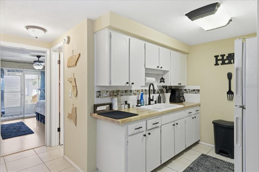 For Sale: $79,900 (1 beds, 1 baths, 624 Square Feet)