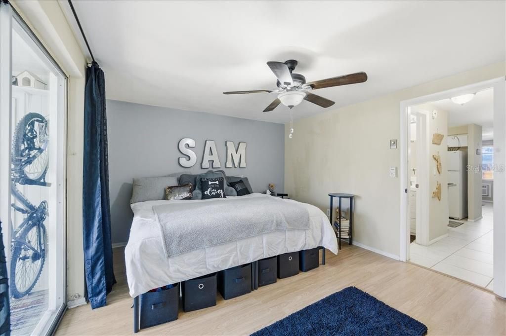 For Sale: $79,900 (1 beds, 1 baths, 624 Square Feet)