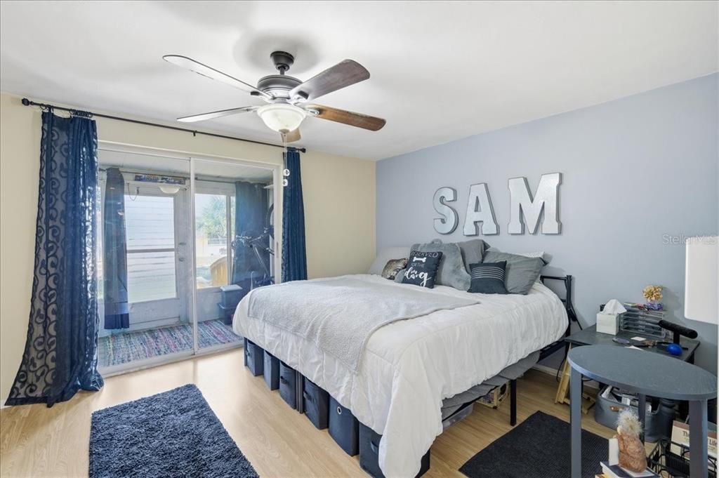 For Sale: $79,900 (1 beds, 1 baths, 624 Square Feet)