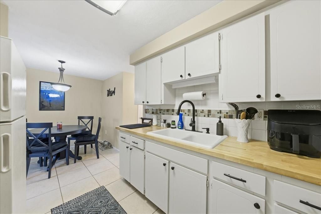 For Sale: $79,900 (1 beds, 1 baths, 624 Square Feet)