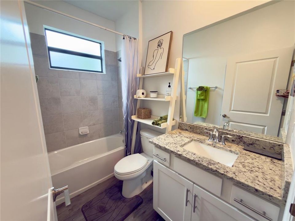 出租: $3,300 (3 贝兹, 2 浴室, 1417 平方英尺)