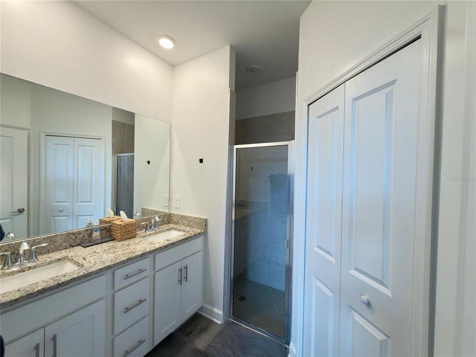 出租: $3,300 (3 贝兹, 2 浴室, 1417 平方英尺)