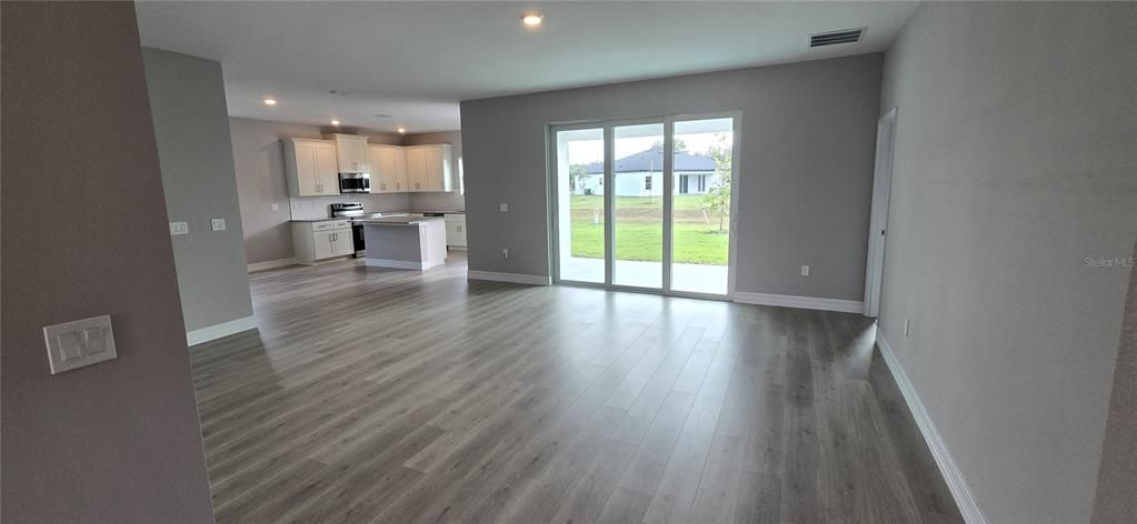 出租: $2,300 (4 贝兹, 3 浴室, 2092 平方英尺)