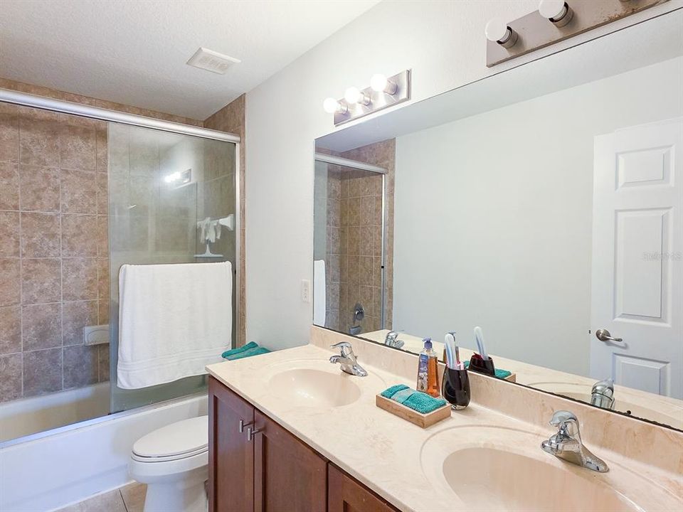 En Venta: $949,000 (4 camas, 3 baños, 3344 Pies cuadrados)