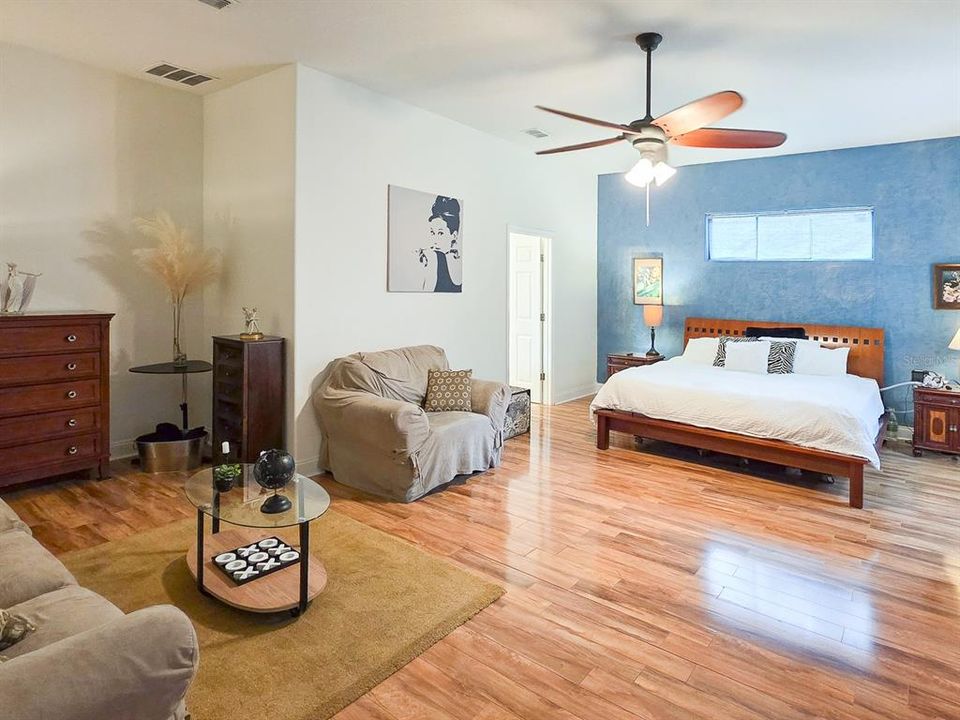 En Venta: $949,000 (4 camas, 3 baños, 3344 Pies cuadrados)