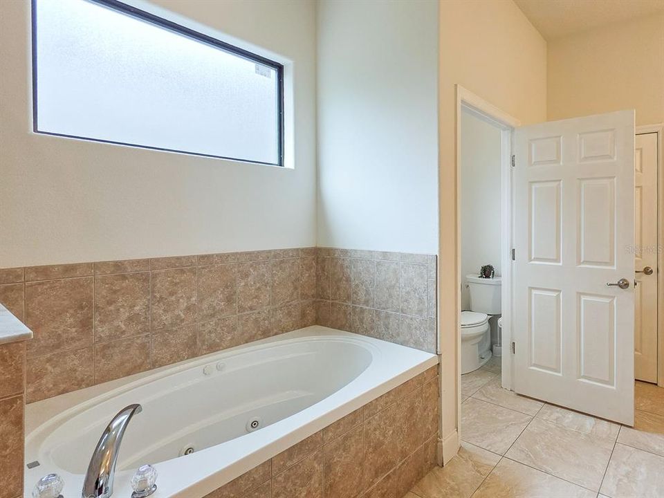 En Venta: $949,000 (4 camas, 3 baños, 3344 Pies cuadrados)