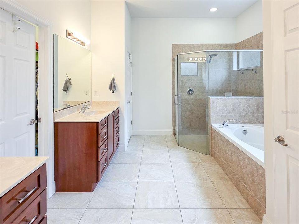 En Venta: $949,000 (4 camas, 3 baños, 3344 Pies cuadrados)