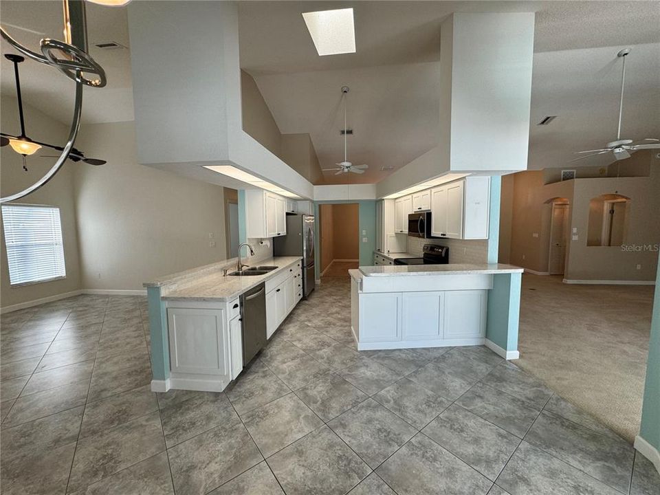 В аренду: $2,990 (3 спален, 2 ванн, 2490 Квадратных фут)