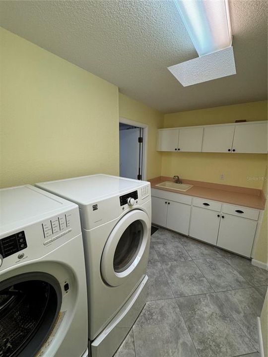 В аренду: $2,990 (3 спален, 2 ванн, 2490 Квадратных фут)