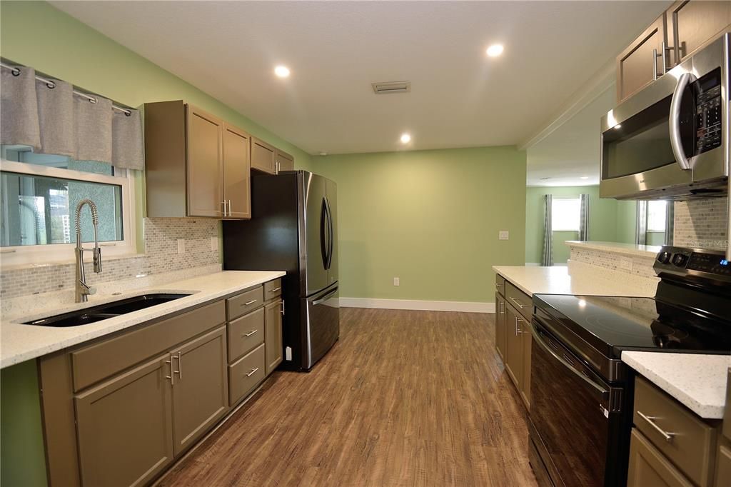 En Venta: $290,000 (3 camas, 2 baños, 1463 Pies cuadrados)