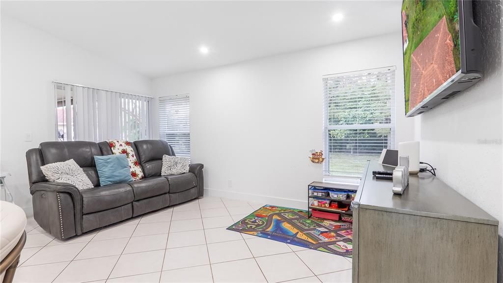 На продажу: $640,000 (3 спален, 2 ванн, 1970 Квадратных фут)