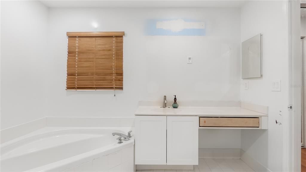 На продажу: $640,000 (3 спален, 2 ванн, 1970 Квадратных фут)