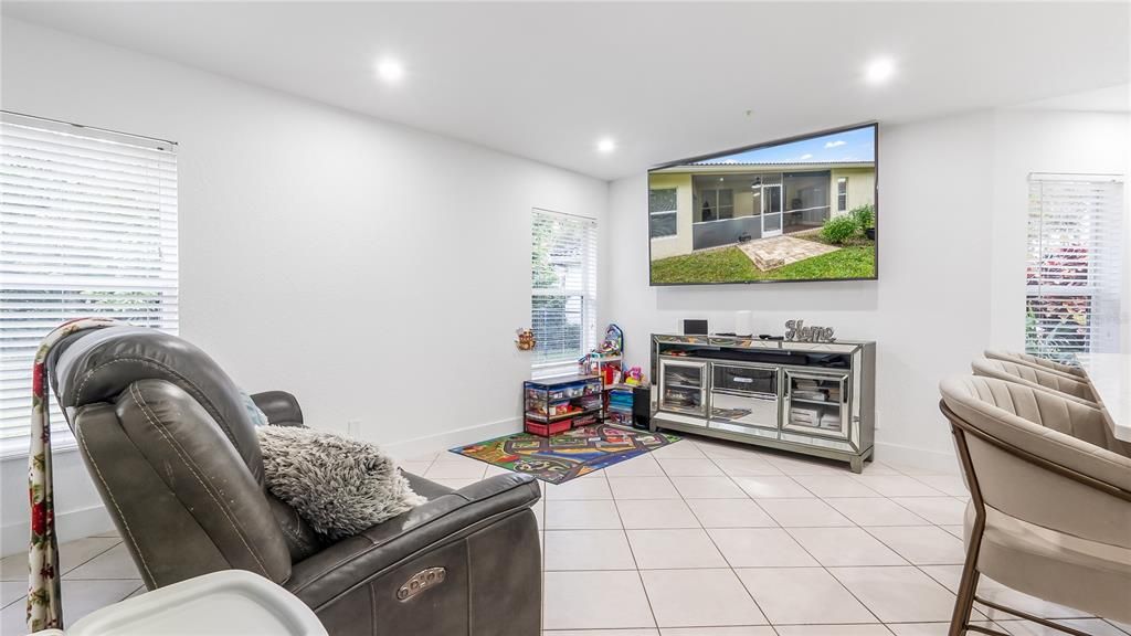 На продажу: $640,000 (3 спален, 2 ванн, 1970 Квадратных фут)