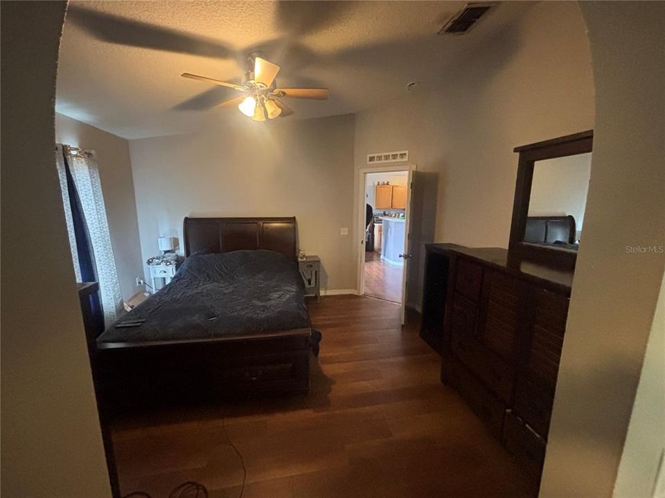 For Sale: $235,000 (3 beds, 2 baths, 1617 Square Feet)