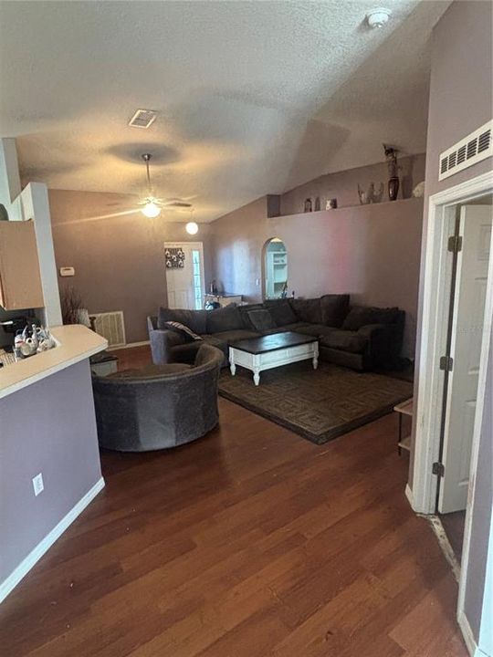 For Sale: $235,000 (3 beds, 2 baths, 1617 Square Feet)