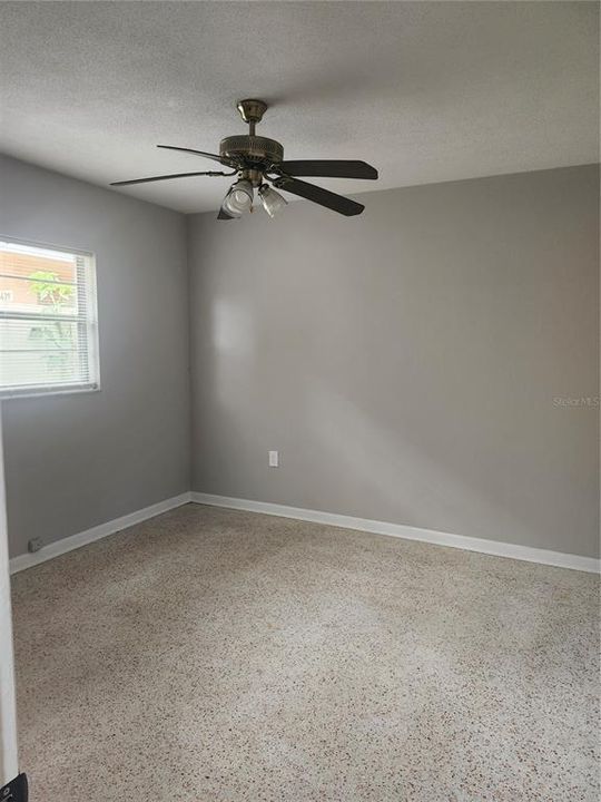 出租: $1,700 (2 贝兹, 1 浴室, 900 平方英尺)