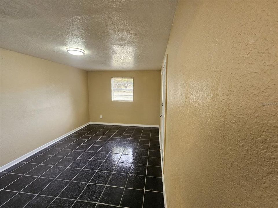 For Rent: $1,200 (1 beds, 1 baths, 539 Square Feet)