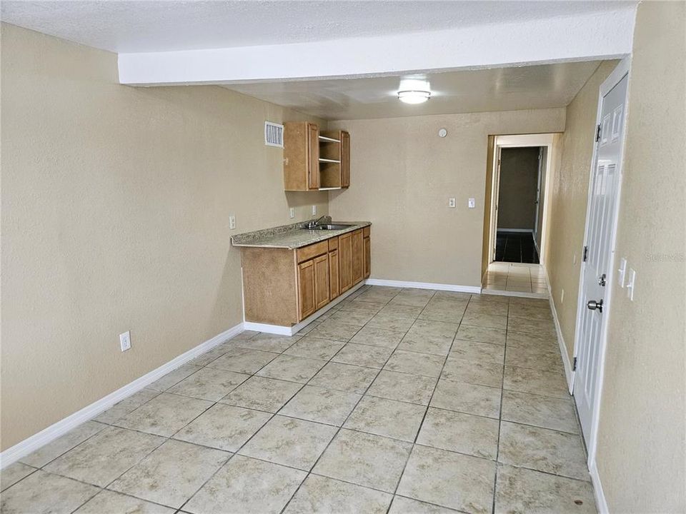 For Rent: $1,200 (1 beds, 1 baths, 539 Square Feet)