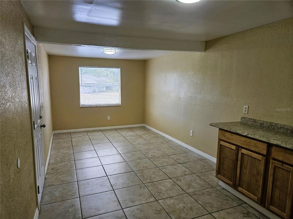 For Rent: $1,200 (1 beds, 1 baths, 539 Square Feet)