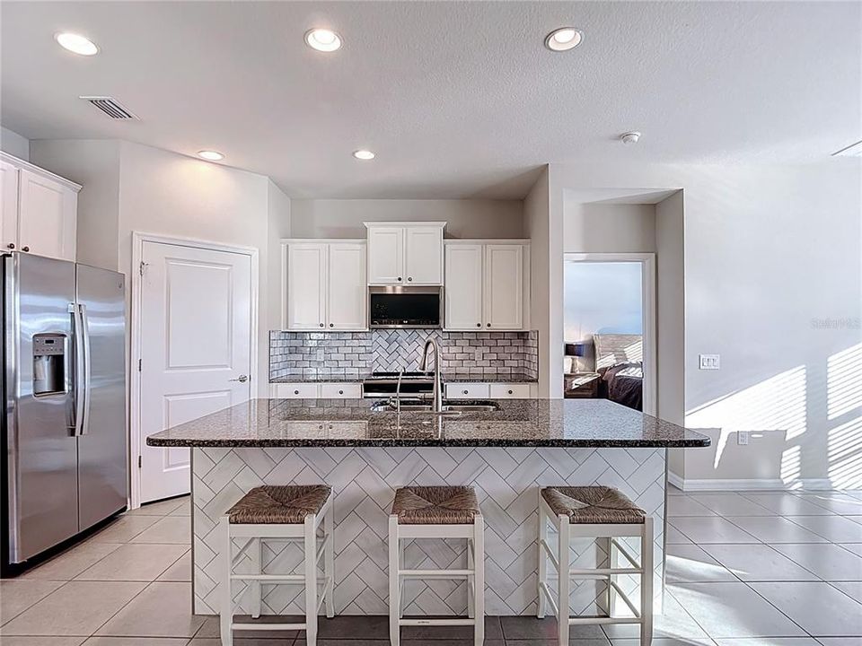 For Sale: $464,990 (2 beds, 2 baths, 1722 Square Feet)