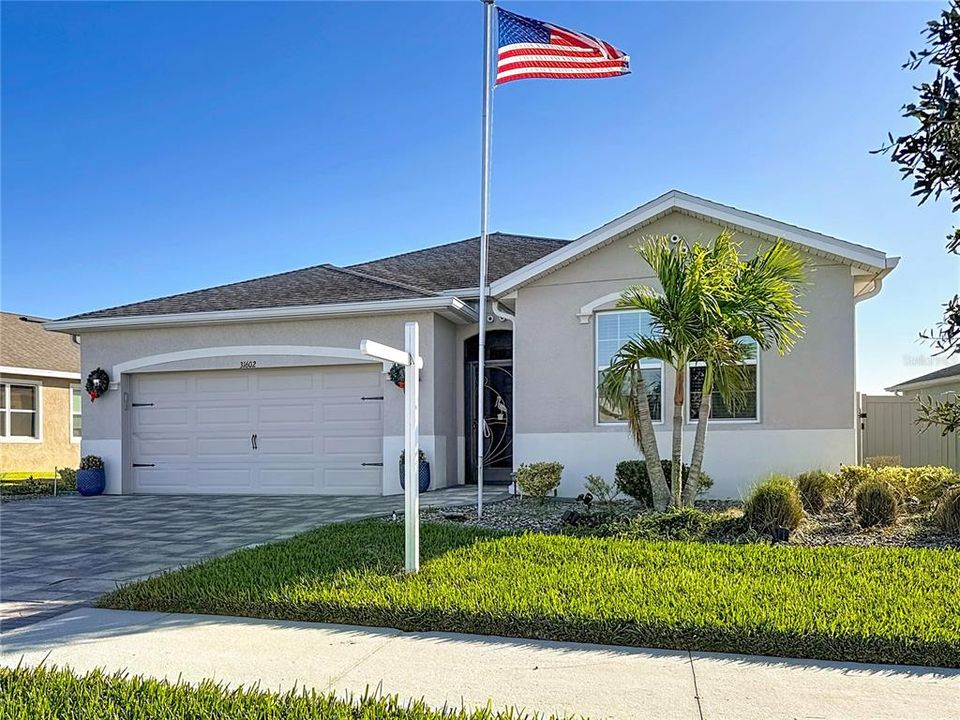 For Sale: $464,990 (2 beds, 2 baths, 1722 Square Feet)