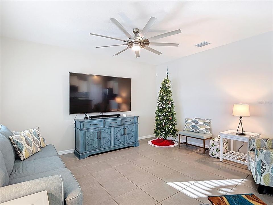 For Sale: $464,990 (2 beds, 2 baths, 1722 Square Feet)