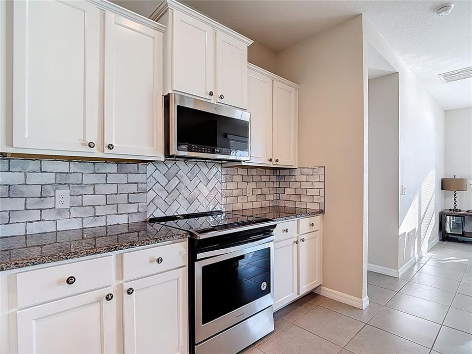 For Sale: $464,990 (2 beds, 2 baths, 1722 Square Feet)