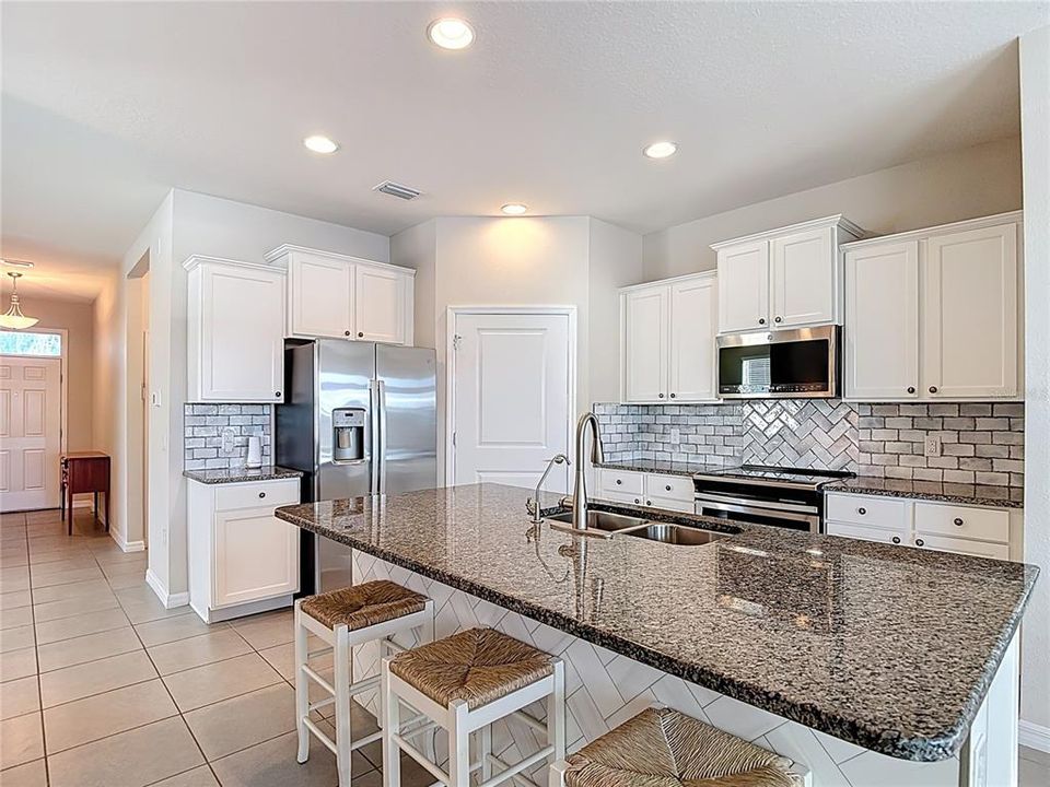 For Sale: $464,990 (2 beds, 2 baths, 1722 Square Feet)