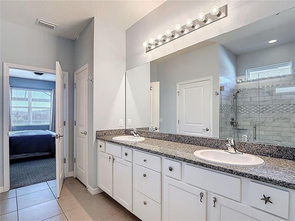 For Sale: $464,990 (2 beds, 2 baths, 1722 Square Feet)