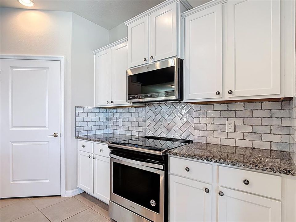 For Sale: $464,990 (2 beds, 2 baths, 1722 Square Feet)