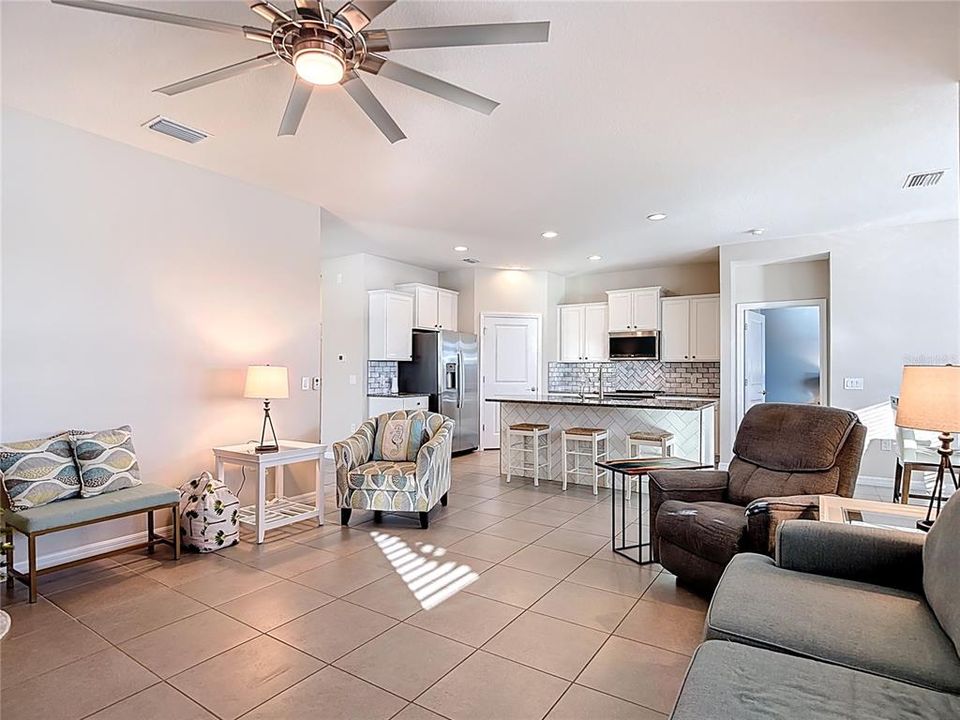 For Sale: $464,990 (2 beds, 2 baths, 1722 Square Feet)
