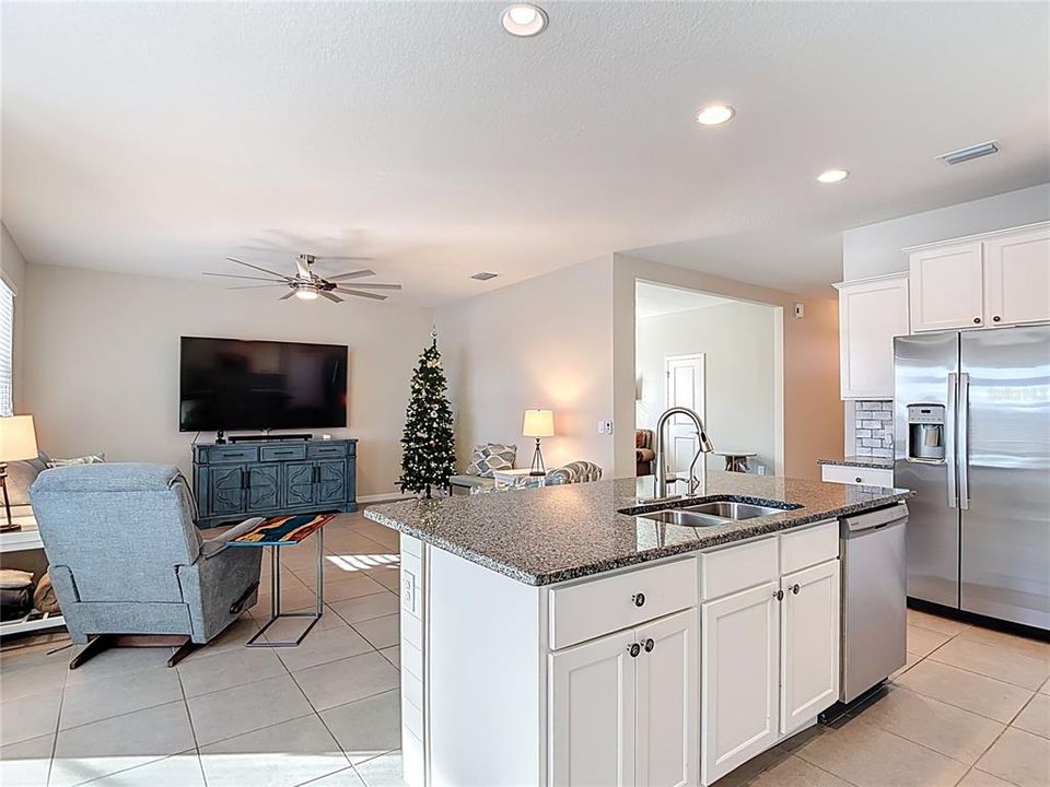 For Sale: $464,990 (2 beds, 2 baths, 1722 Square Feet)