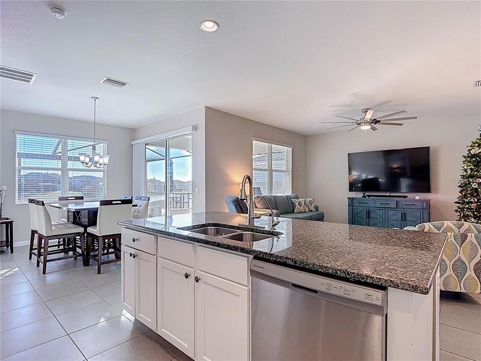 For Sale: $464,990 (2 beds, 2 baths, 1722 Square Feet)