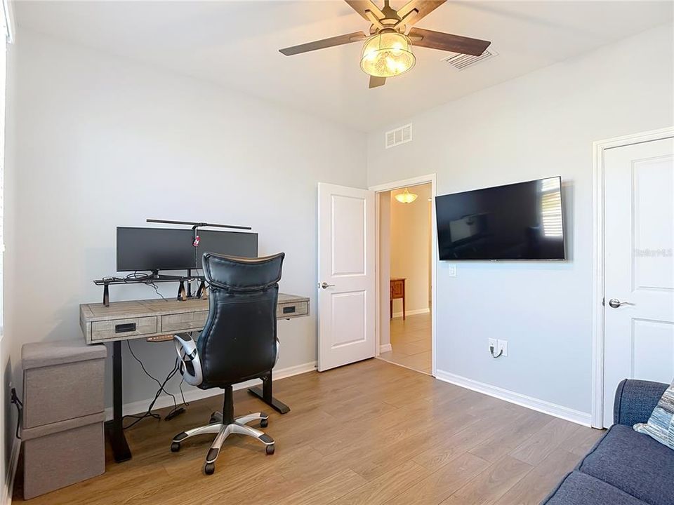 For Sale: $464,990 (2 beds, 2 baths, 1722 Square Feet)