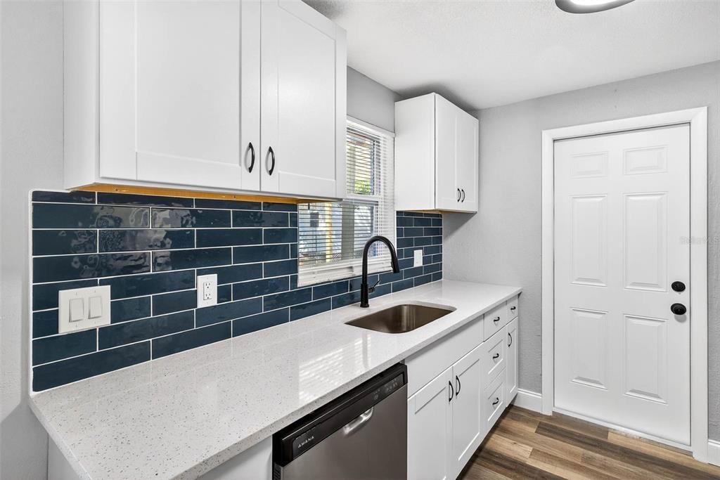 На продажу: $249,900 (3 спален, 1 ванн, 960 Квадратных фут)