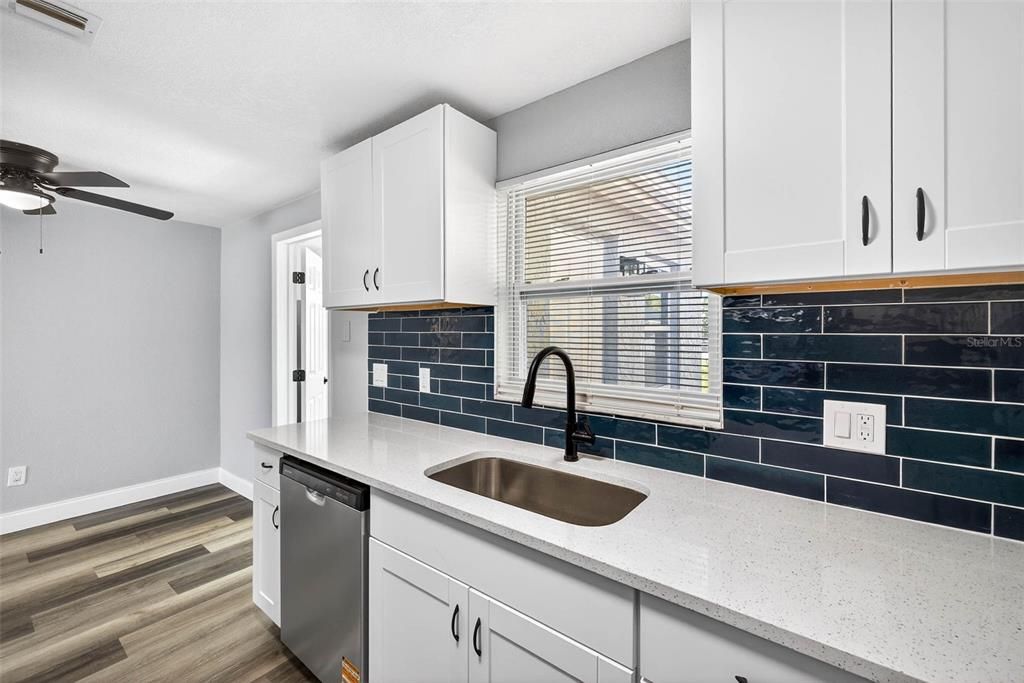 На продажу: $249,900 (3 спален, 1 ванн, 960 Квадратных фут)