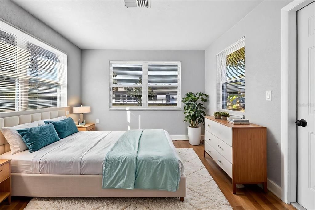 На продажу: $249,900 (3 спален, 1 ванн, 960 Квадратных фут)