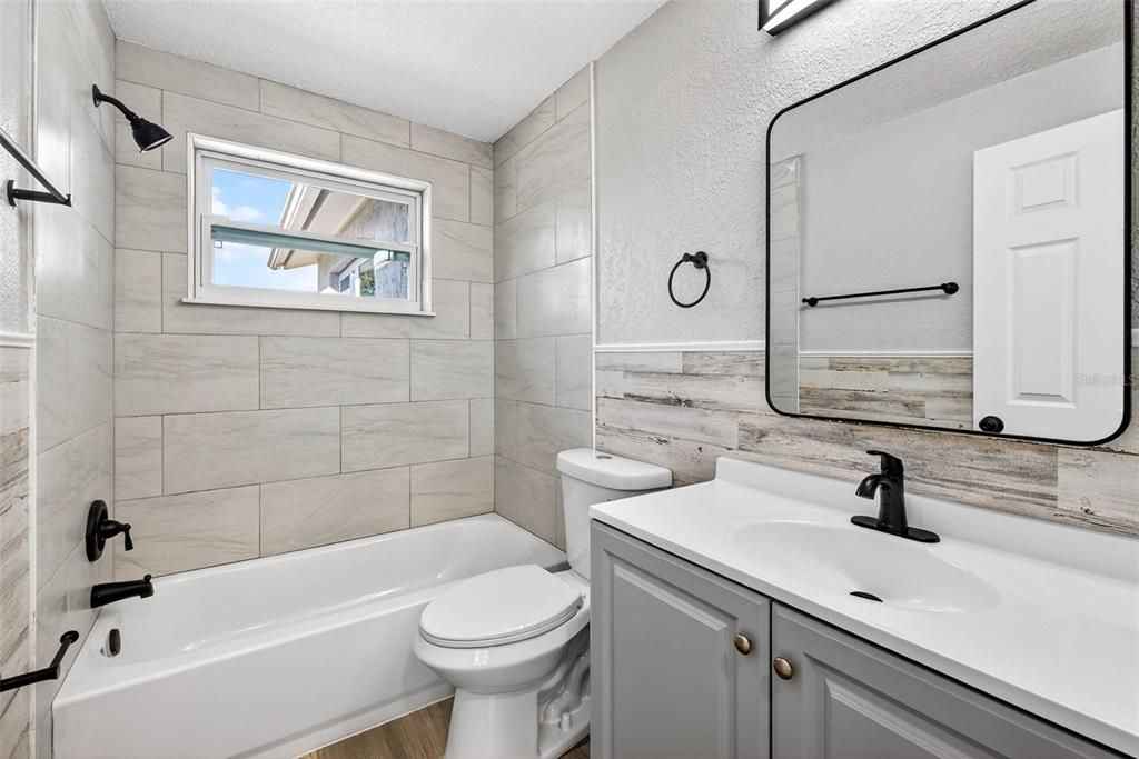 На продажу: $249,900 (3 спален, 1 ванн, 960 Квадратных фут)