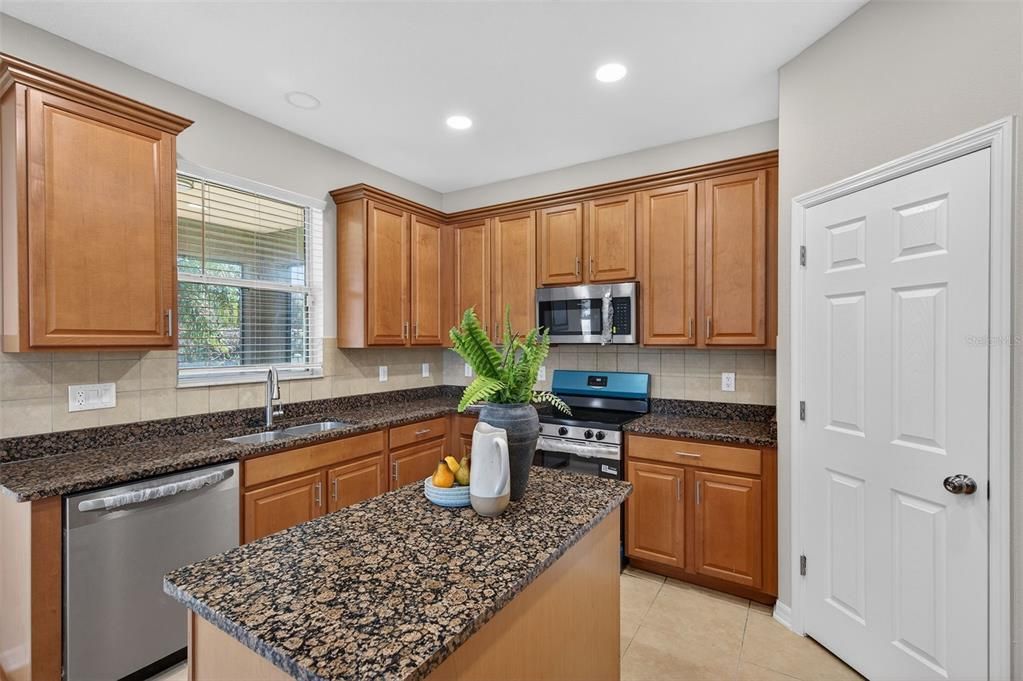 待售: $850,000 (5 贝兹, 4 浴室, 3052 平方英尺)