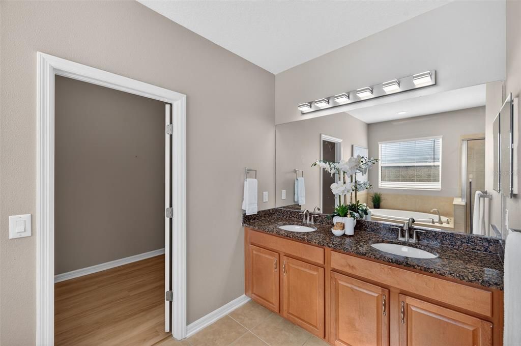 待售: $850,000 (5 贝兹, 4 浴室, 3052 平方英尺)