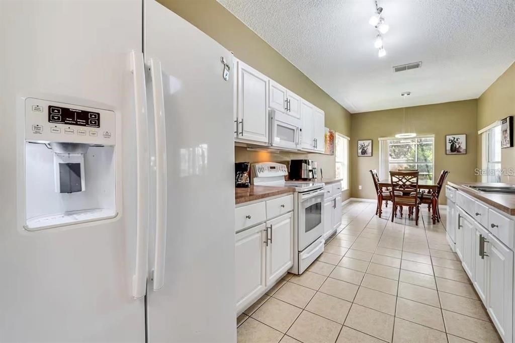 For Rent: $3,500 (6 beds, 3 baths, 2636 Square Feet)